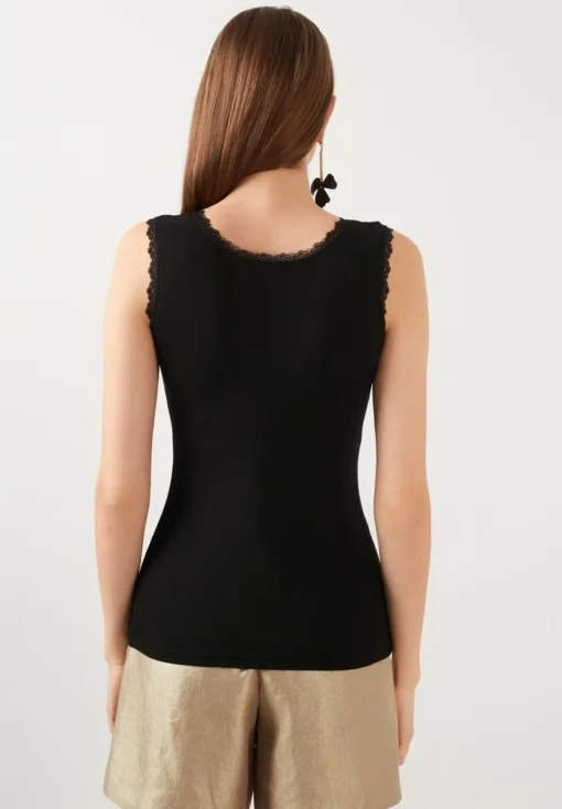 LELA SQUARE NECK LACE DETAILED ATHLETE - Top - Black -Bekleidungsgeschäft 15767bdf37be4aeaaafba6dbaca8577f