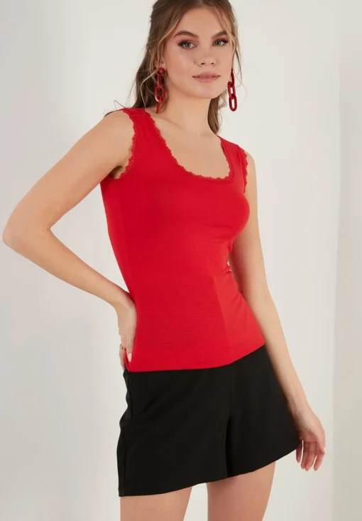 LELA SQUARE NECK LACE DETAILED ATHLETE - Top - Red -Bekleidungsgeschäft 5484246dc0fd4b359b18e9b77454e22c 1