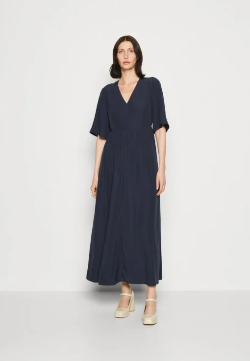 Marc O'Polo DRESS FEMININE SHAPE V NECK WING SLEEVES - Maxikleid - Deep Blue Sea -Bekleidungsgeschäft ce59b91b73ad4bf29cf2b484ef76605a